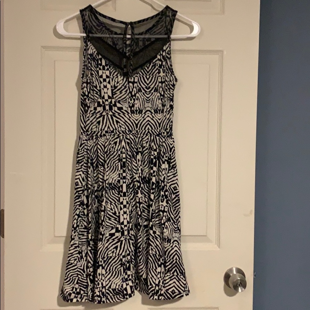 Patterned dress - Picture 3 of 4